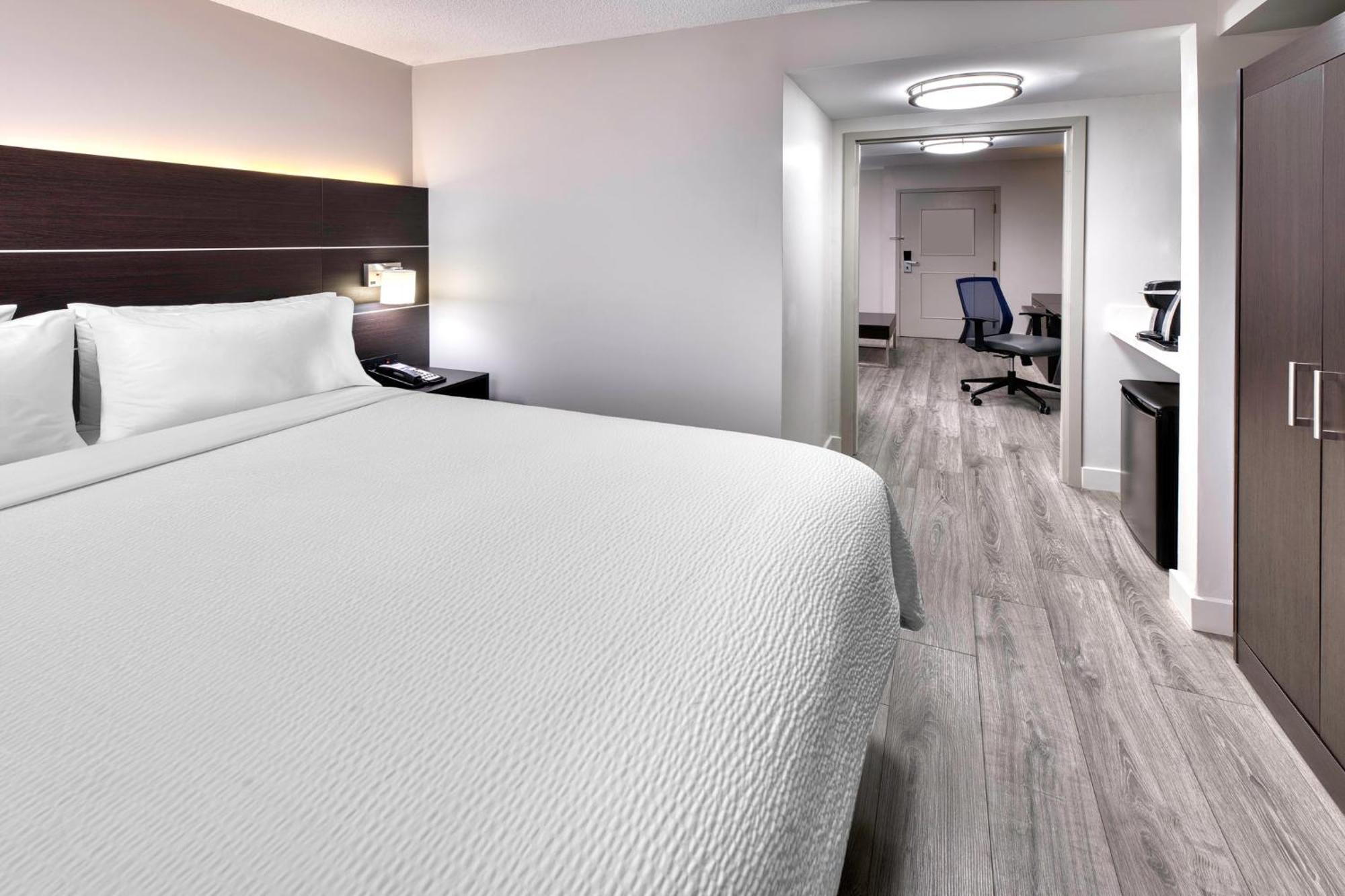 Holiday Inn Express & Suites Mississauga-Toronto Southwest By Ihg Exterior foto
