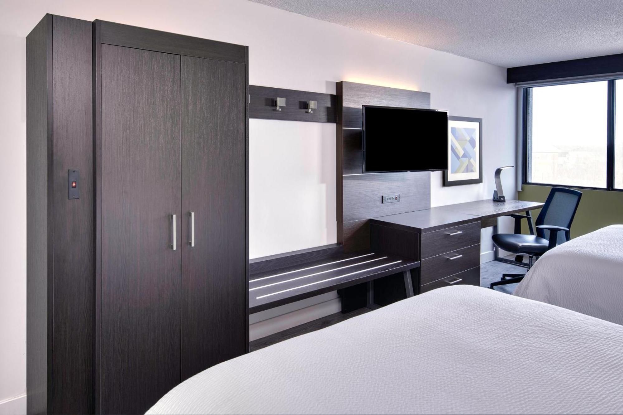 Holiday Inn Express & Suites Mississauga-Toronto Southwest By Ihg Exterior foto